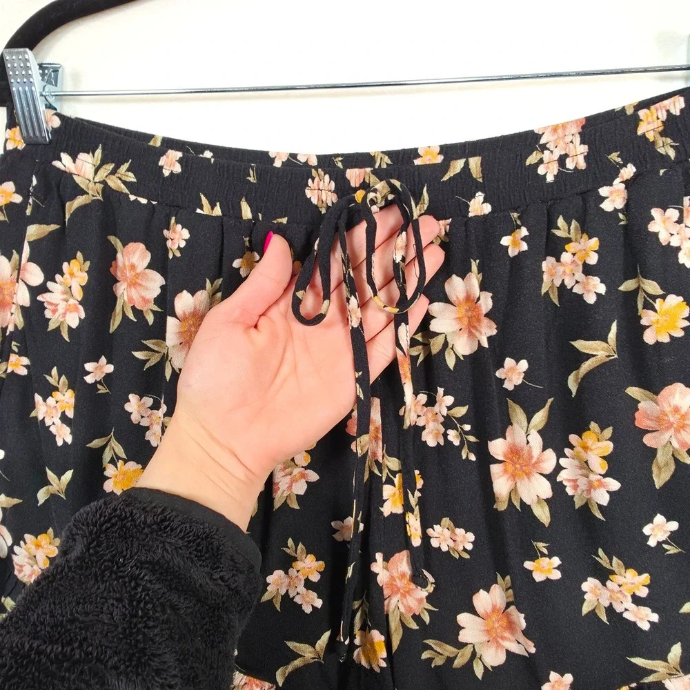 American Eagle Shorts Womens L Black Floral Boho Cottagecore Romantic‎ Festival